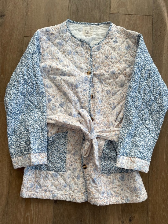 Billabong Quilted Floral Belted Jacket in Light Blue and Cream - Picture 3 of 7